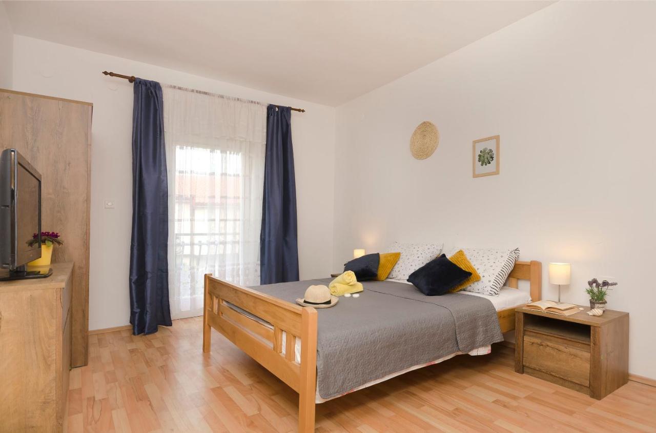 Apartments Ivana 穆泰尔岛 外观 照片