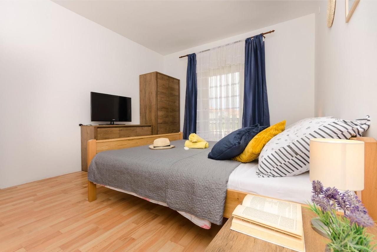 Apartments Ivana 穆泰尔岛 外观 照片